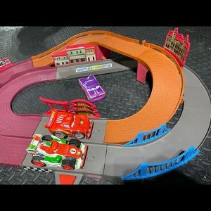 Disney Cars Shake n go track and cars